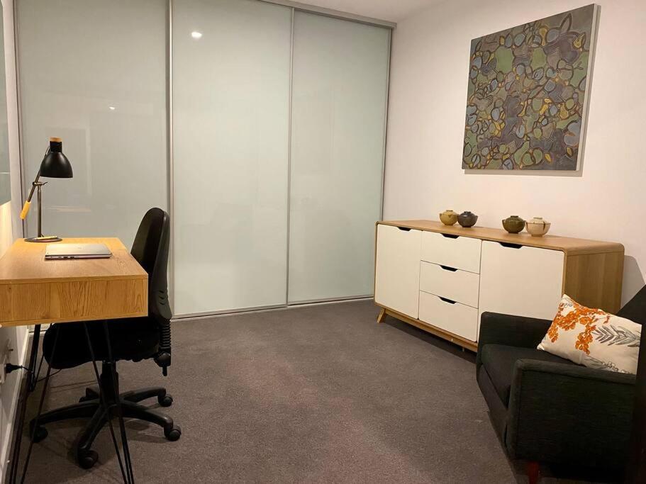 Central Canberra City Apartment With Study And Full Amenities Including Parking Экстерьер фото