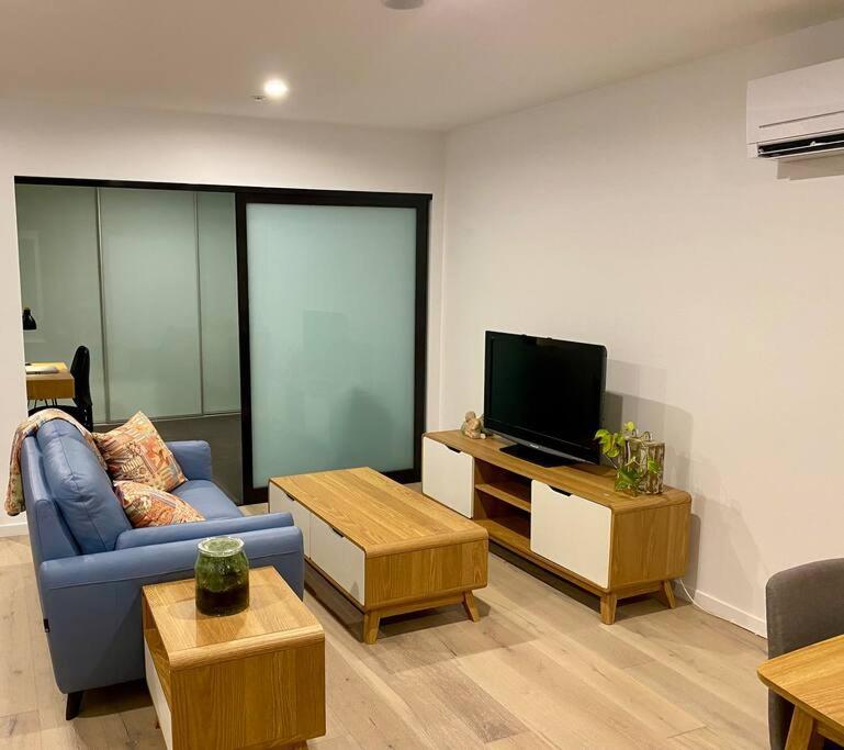 Central Canberra City Apartment With Study And Full Amenities Including Parking Экстерьер фото